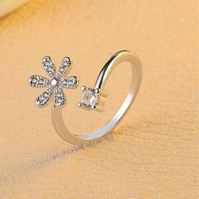 Silver-Plated Studded Alluring Flower Finger Ring